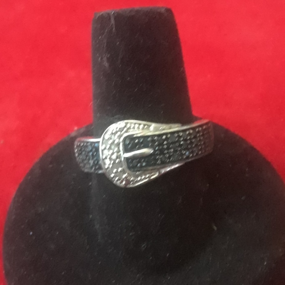Silver buckle ring